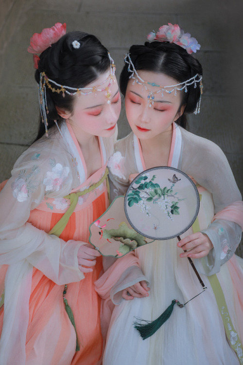 hanfugallery:Traditional Chinese hanfu by 小艾野