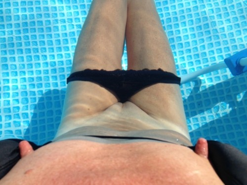 That swimming pool is looking incredibly welcoming!