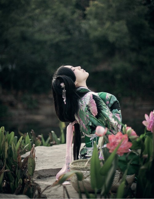 ziseviolet:Hanfu (han chinese clothing) photoset via 老妖_Choco