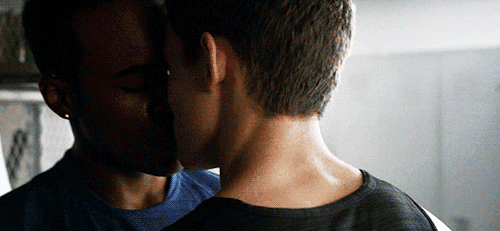 darishe1313:“Stay alive with me.”