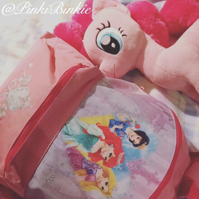 pinkibinkie:  All packed up for seeing my little friend and her daddy🙊💕 