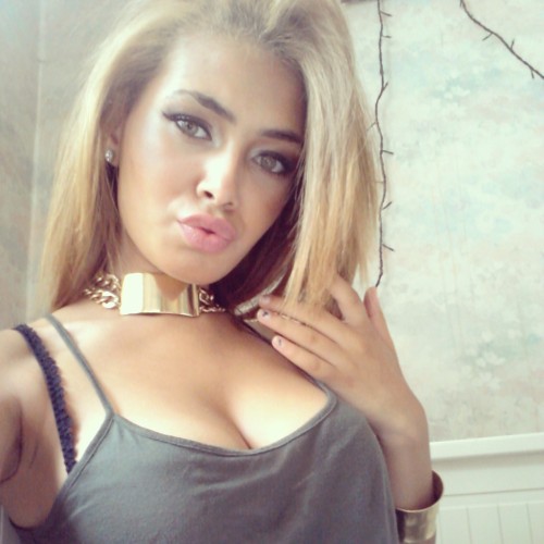 worldsbaddest:  shesbombb:  she is badddd  GOOD GOD! have mercy on me! 