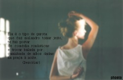  &ldquo;Ela é o tipo de garota que faz malandro tomar jeito, te faz gostar de comédia românticas e trocar balada por caminhada de mãos dadas.&rdquo; (descriar, romantico.tk) 