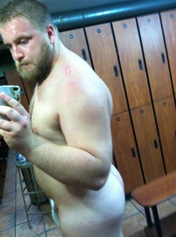 thelockerroom:  Spartacub in a locker room pictures make my day complete. 