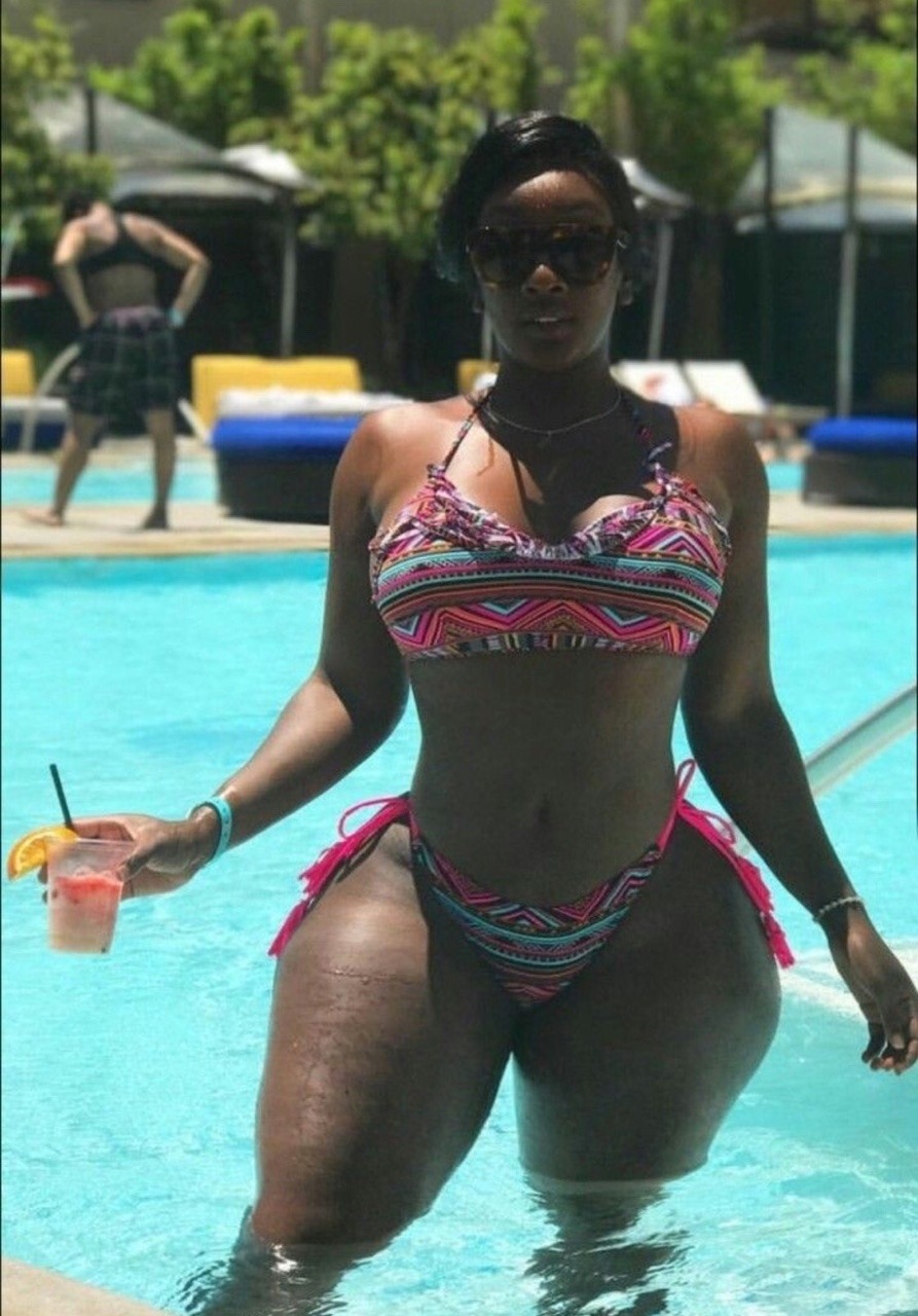 fortcome:  she2damnthick:  Sexy Summer Body  Very Nice 