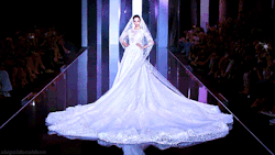 me-ravigliosa: abigaildonaldson:  Finale wedding gown at Ralph &amp; Russo Haute Couture Fall 2014  ♡ 