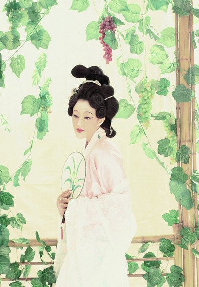 Antique-painting-style photography of Chinese beauties in hanfu ( cr: ziphoto)