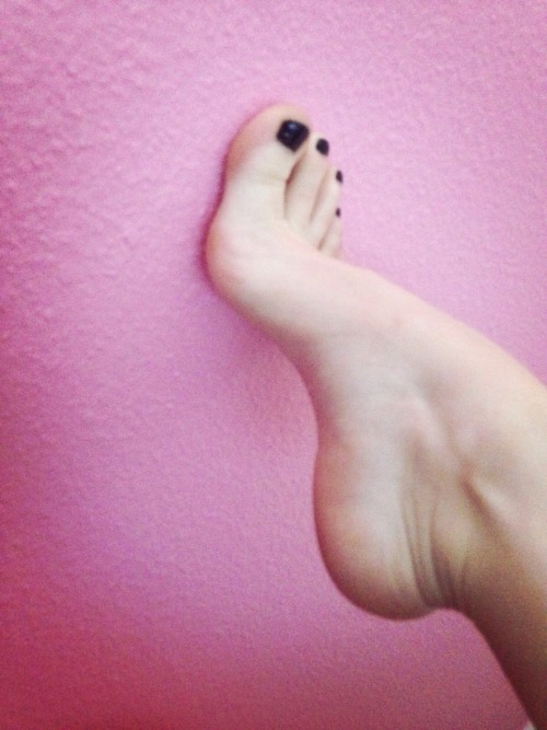 carolannsfeet:  thinsexyfeet:  carolannsfeet:  Request for arches. Had a hard time trying to find an angle that wasn’t awkward so I hope this is good! :)  Thank you so much!  You’re welcome :)  Yes thank you! Great shots!