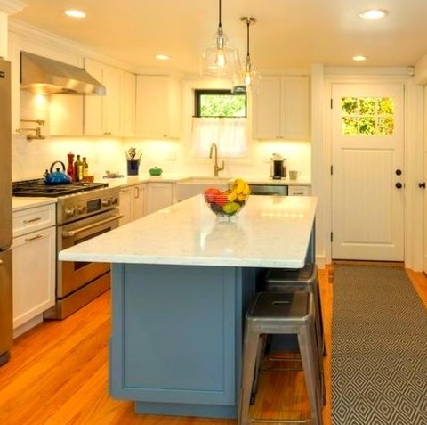 Dining In BostonEat-in Kitchen - Small Coastal L-shaped Medium Tone Wood Floor And Brown Floor Eat-in