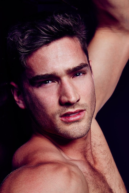 takemetobedandlosemeforever:  Sean Sanders