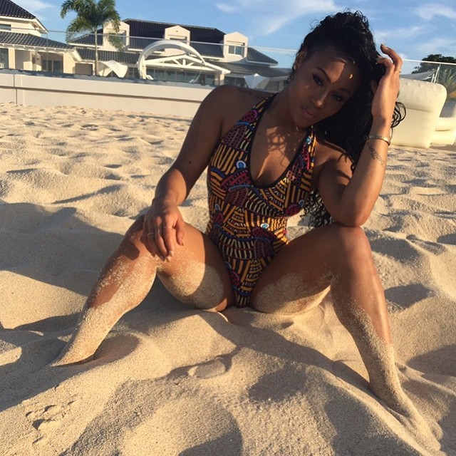 bombshellbootys:  Lira Galore  DAMNNNN, She would make me have a mouth full of sand!