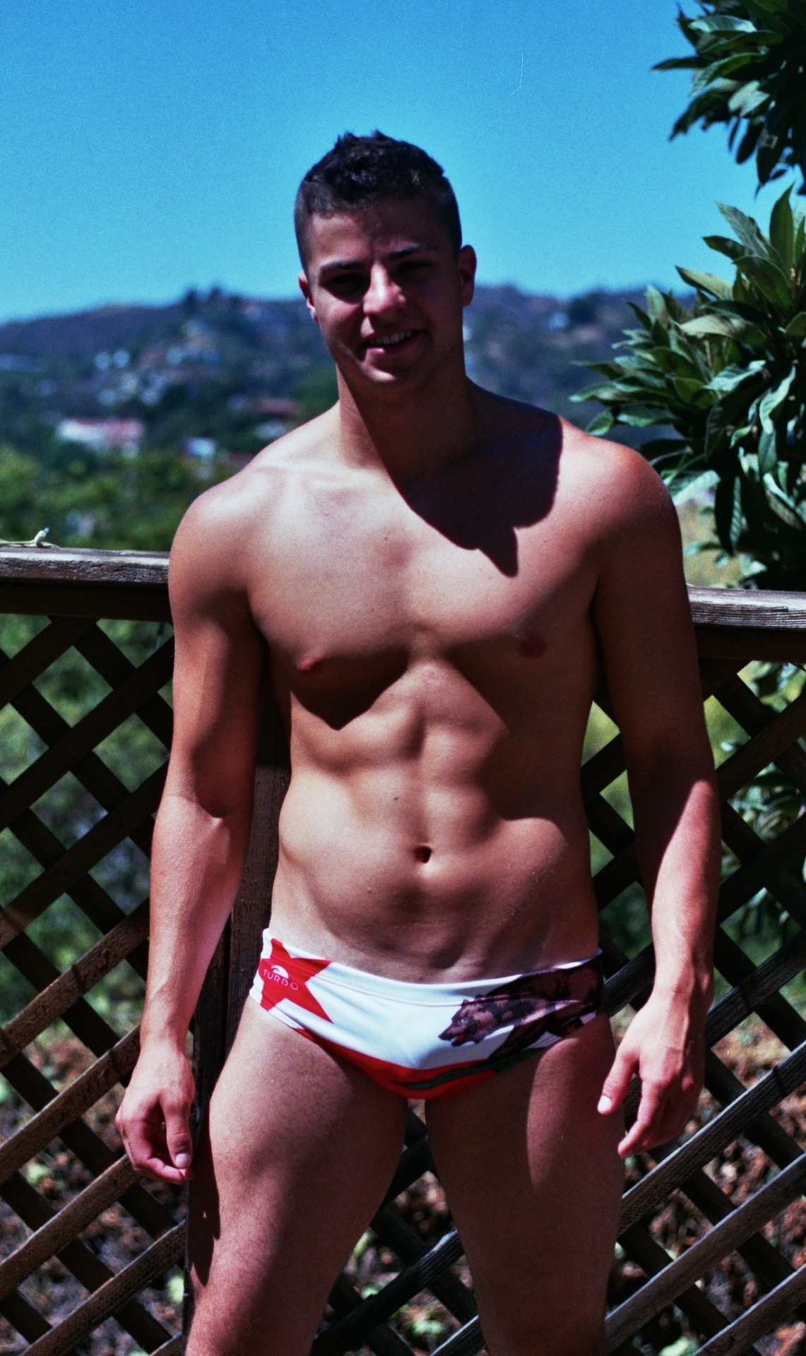 briefsgalore:  Every day new hot guys showing off their body in briefs or speedos!