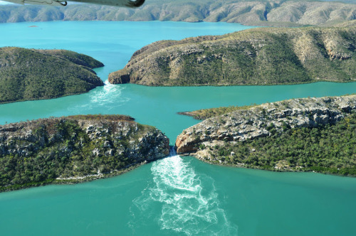 coolthingoftheday:In what may be a unique geographical feature around the world, Australia’s Horizon