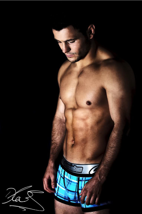 roscoe66:Danny Care is an English rugby union player who plays for Harlequins 