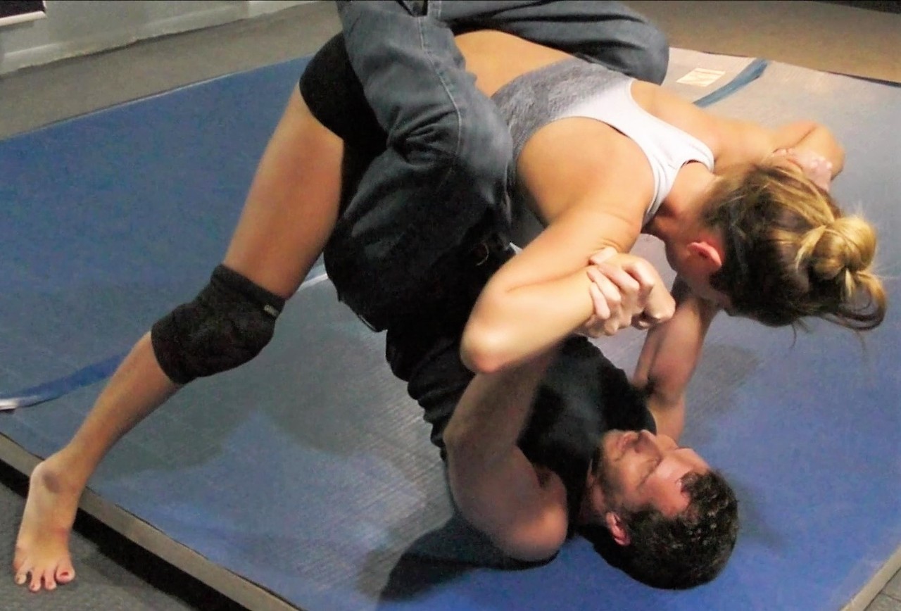femalewrestlingchannel:   FWC Extra – OFFENSE/DEFENSE Series – Callisto Strike