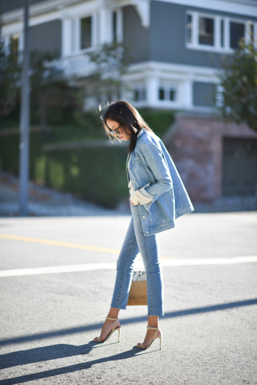 31 Perfect October Outfits To Make Fall Your Most Stylish Season Yet>>Trade in your chambray b