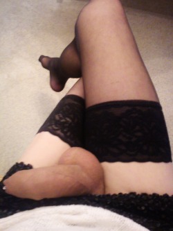 horny24slittlesissy:  Old picture of me and that useless thing between my legs.