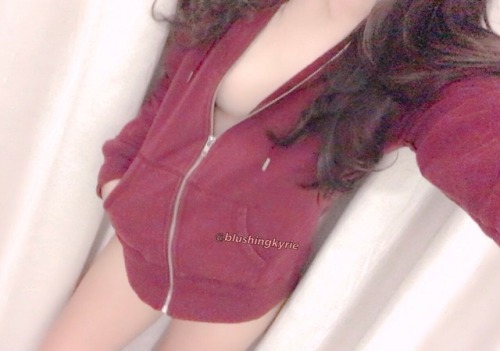 blushingkyrie:  Hey everyone!😈  What a night, just got home from work and had a shower awhile ago, chilling in  @sgclublust jacket because my shirt got stained after our talk today in the office🙊 so i had to change to his jacket for the day.  Seeya!