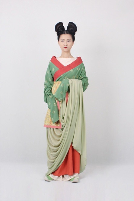 stalintortoise:  outfit for girls in the Northern Qi Dynasty (550-577)