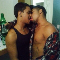 koawood808:  hawaiianbi808:  thatsexysamoan:  Just some local boys havin some fun  Wow hot  HOT HOT HOT