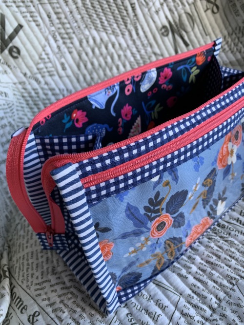 Inside-Outside Pouch: Last weekend (which at this point, feels like a million years ago!), I picked 