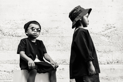 bigblackafrica:jaw3: même Spring/Summer 2015 Lookbook Modern clothes for modern children is même’s mission statement. A far cry from the standard kidswear offerings, même offers a catalog of gender neutral clothing aimed at ages 1-10. Intended