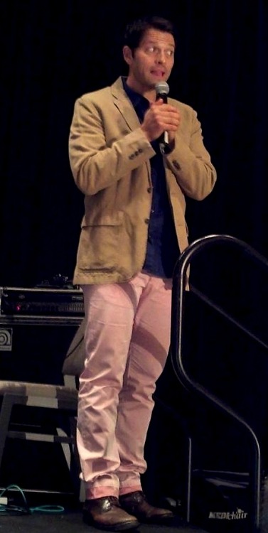 holysuddenappearancesmisha: * :･ﾟ✧ Misha wearing pastel pink pants at TorCon &ls