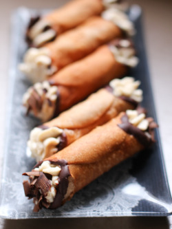 gastrogoodies:  Homemade Cannoli with Mascarpone