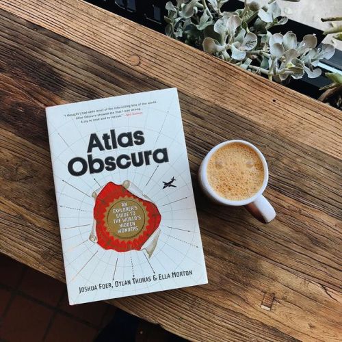 A Sunday spent with hot apple cider and the book that lets you explore the strangest, most beautiful corners of the world without ever leaving your chair. 📸: Photo captured by @bookbaristas, who knows the right way to spend a rainy weekend.