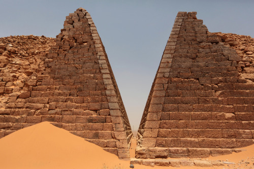 graveyarddirt:  The Forgotten Pyramids of Meroë In a desert in eastern Sudan, along the banks of the Nile River, lies a collection of nearly 200 ancient pyramids—many of them tombs of the kings and queens of the Meroitic Kingdom which ruled the area
