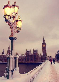infinite-night-in-winter:  white London 