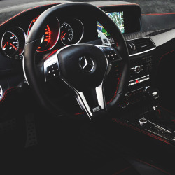 drivingbenzes:  Mercedes-Benz Brabus E 850 6.0