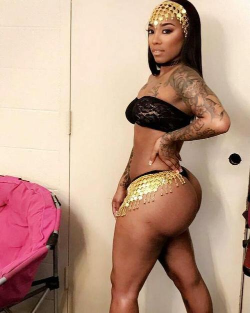 thicksexyasswomen: thegrocerylista1: #issabaddting Presents @mykittyshine . Follow @topnotch_baddies