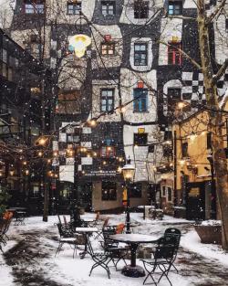 amazinglybeautifulphotography:Snowy day in Vienna - golden_an