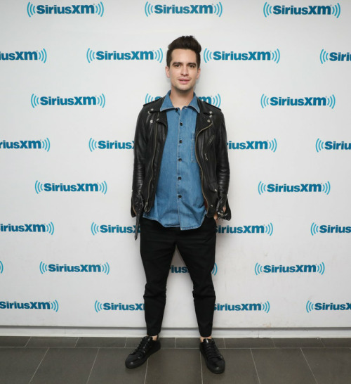 SiriusXMHits1: Yessss!! Check out our guy @brendonurie of @PanicAtTheDisco hosting the #WeekendCount