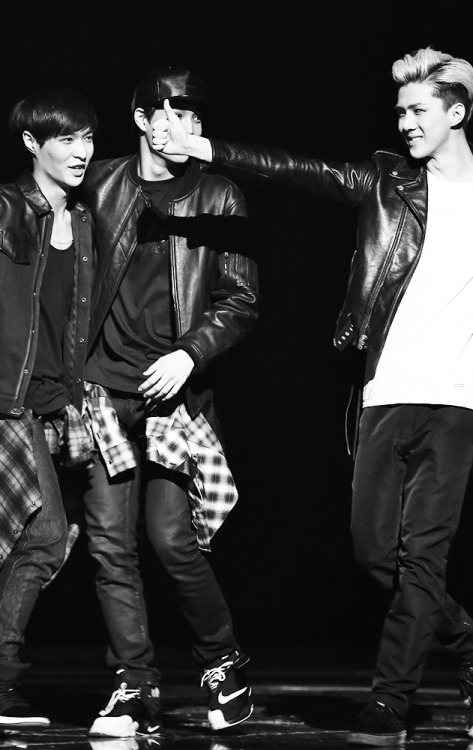 one-of-a-kind-kpop:  exo dance team <3