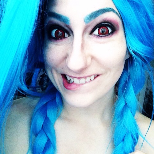 brittxedo:So if you don’t happen to follow me on Instagram and would like to im deviouslilwolf   Anyway here are some more Jinx pictures from this morning ;D