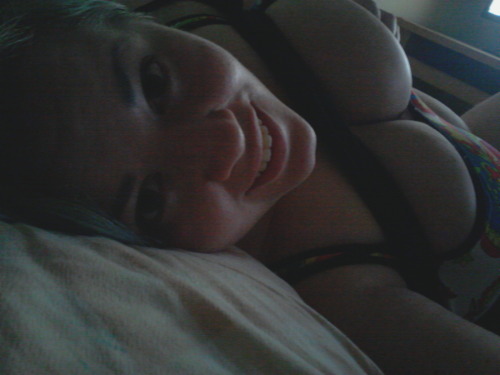 pieuvrepie:  first day with my computer upstairs - I finally got to have a wank to my (seperate) porn blog.