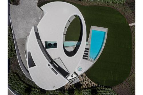 The Elliptic house overlooking the coast of Portugal