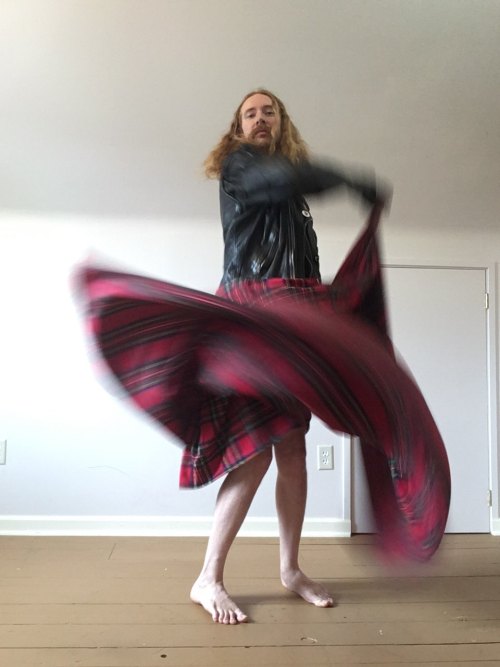 justinhubbell:I’ve fallen in love with photographing kilts in motion.Both my red and blue kilts were