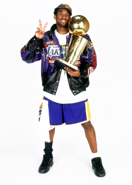 Kobe Bryant 2001 NBA Finals trophy LAKERCREW