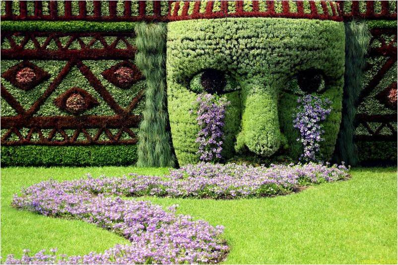 odditiesoflife:  Living Plant Sculptures Amazing topiary sculptures from around the