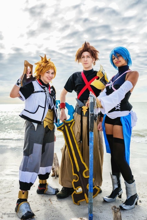 mystic-rumors:  Pictures from the KH photoshoot! It was really beautiful out there and everyone looked fantastic! Aqua is definitely one of my favorite cosplays to do.   Photos courtesy of @papanotzzi 