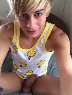 frenchtwinkchris:  Follow me on Twitter @VSChris_Twink