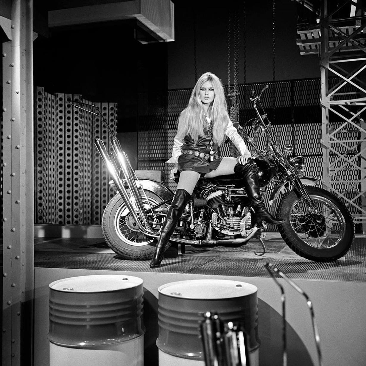 isabelcostasixties:  Brigitte Bardot on one Harley Davidson and Serge Gainsbourg