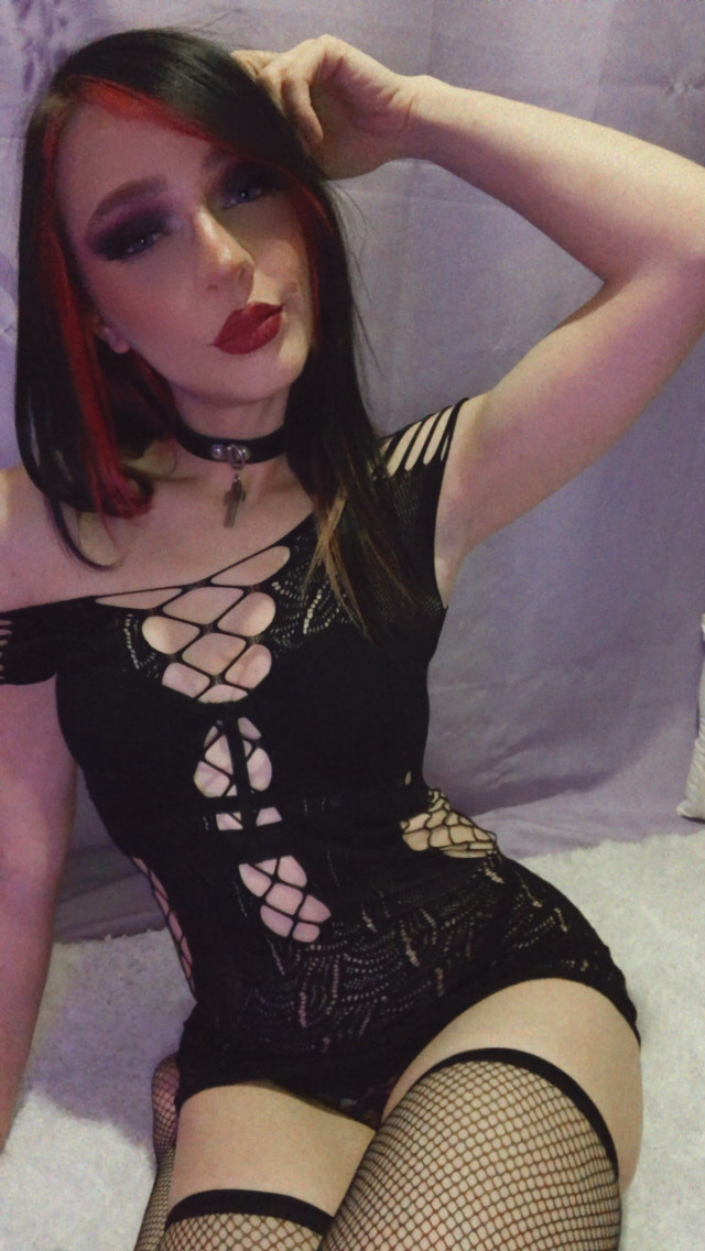 violet-thorne-model:Dm for info on my photosets, nude selfies, and videos for sale 🖤