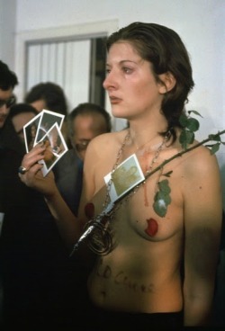 lapitiedangereuse:  Marina Abramović, “Rhythm