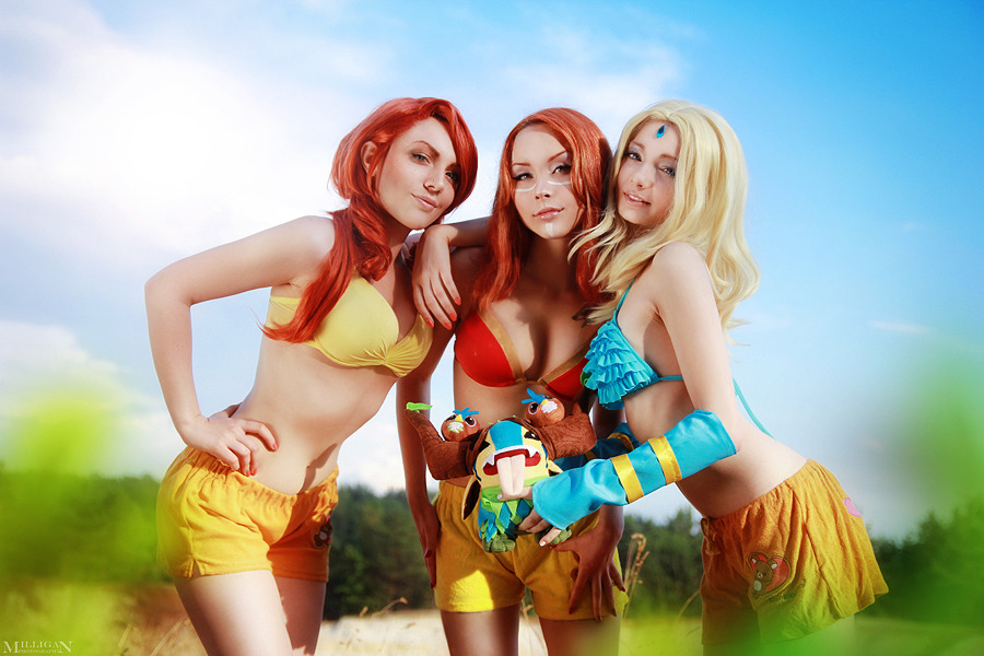 Dota 2 summer party x)playing dotaball :oKarina as Wind Ranger, Maria as Drow Ranger,