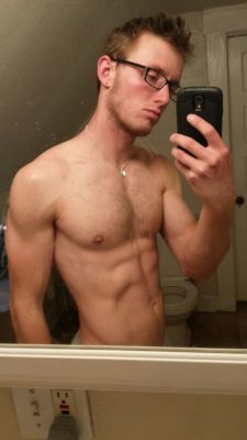 gaygeeksnsfw: super cute gay geek submission