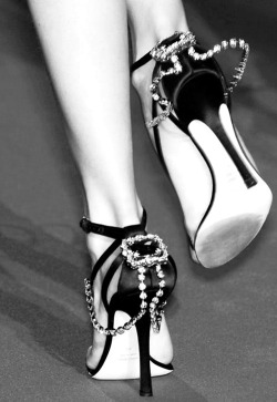 eloquentlyerotic:  We interrupt this blog for a little bit of shoe porn…